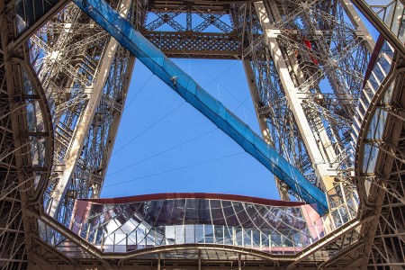 Photo du filet suspendu à la tour Eiffel